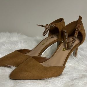 New woman’s shoes size 8.5